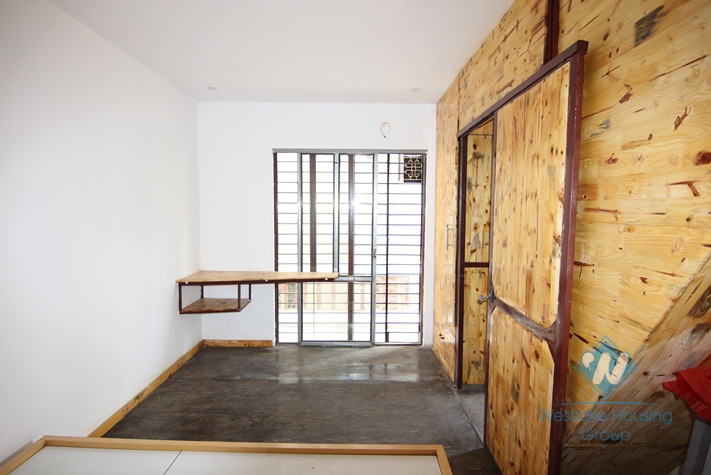Tiny artisan's house with a balcony for rent in Tay Ho